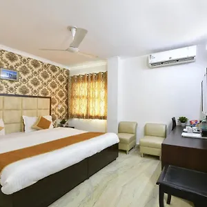 3* Hotel The First By Goyal Hotelie